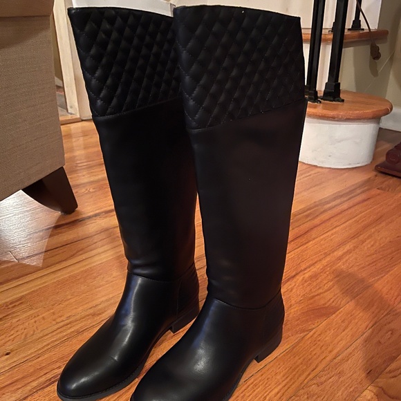 Black Boots - Picture 1 of 5
